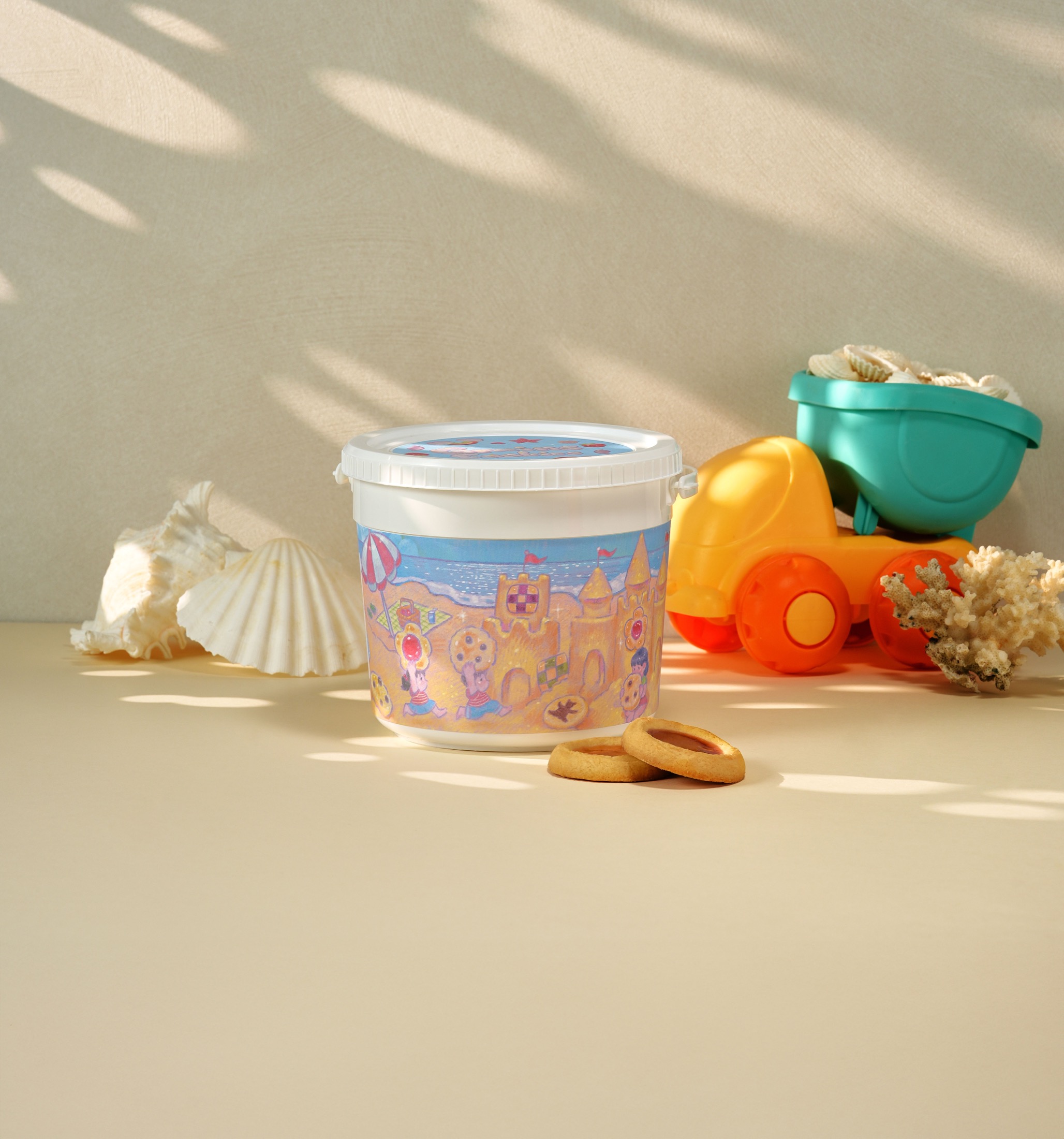 Grains Cookie beach-themed cookie pail.